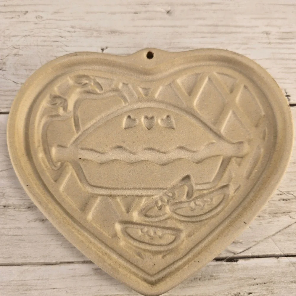 Pampered Chef‎ Family Heritage Heart Cookie Mold Set 1998 1999 Stoneware USA